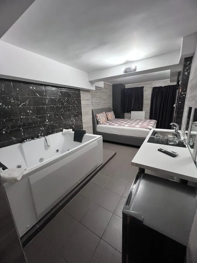 Apartment Jacuzzi Suites 2 Thessaloniki Greece